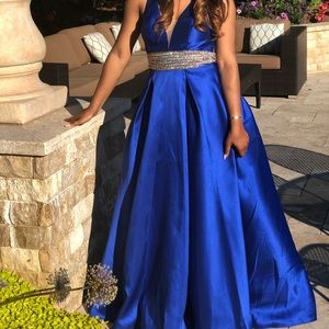 blue is $300, green is $600, yeeze size 8.5 $325